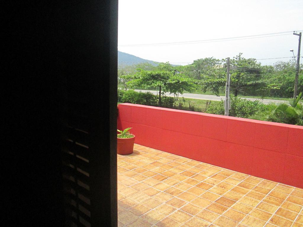 Ubatuba Surf Hostel, Apenas A 60 Metros Da Praia Da Lagoinha! Стая снимка